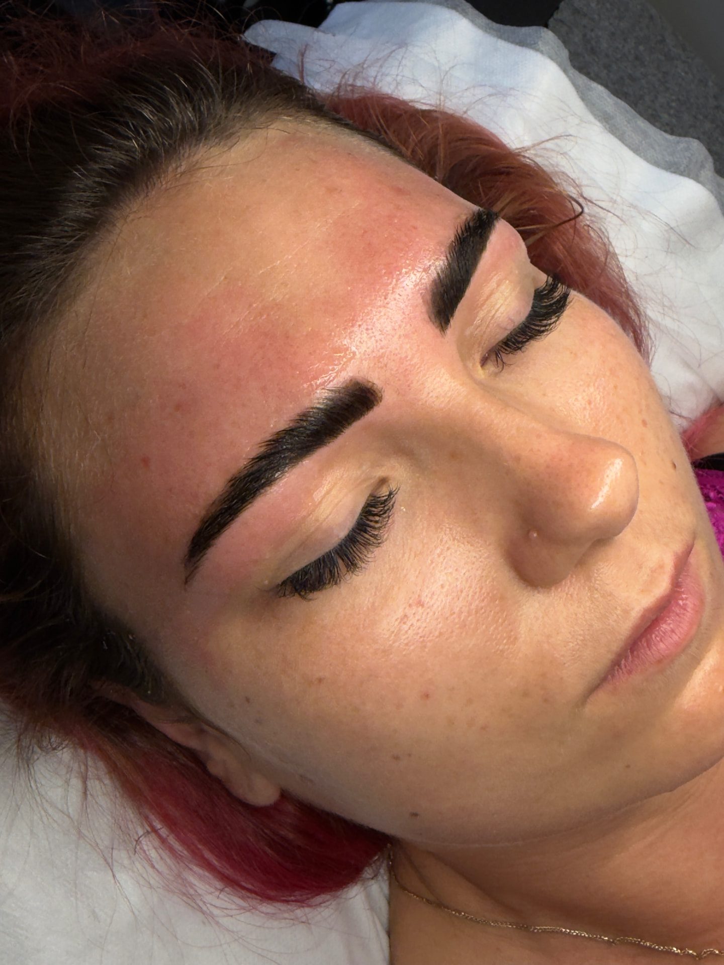 Bryn efter brow lamination med Brow Daddy skin stain
